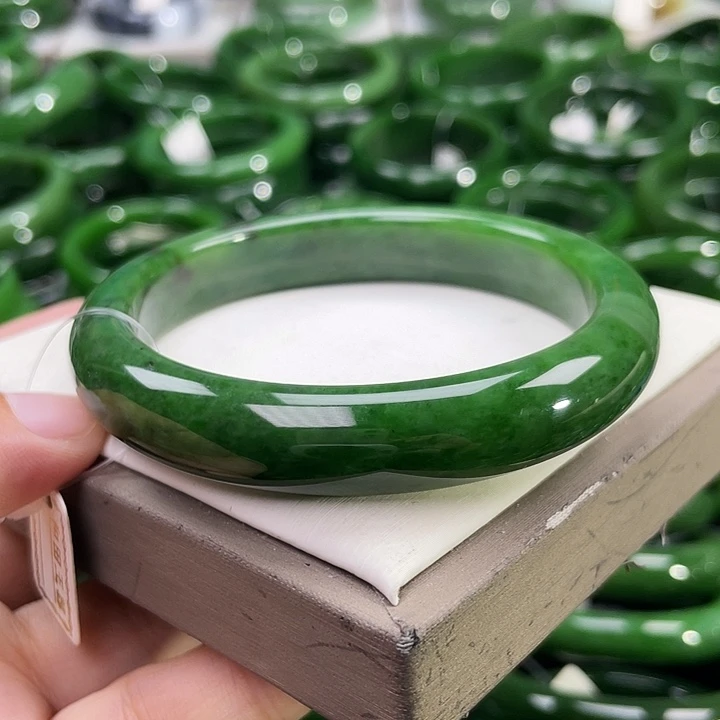 未镶嵌手镯和田玉（碧玉）