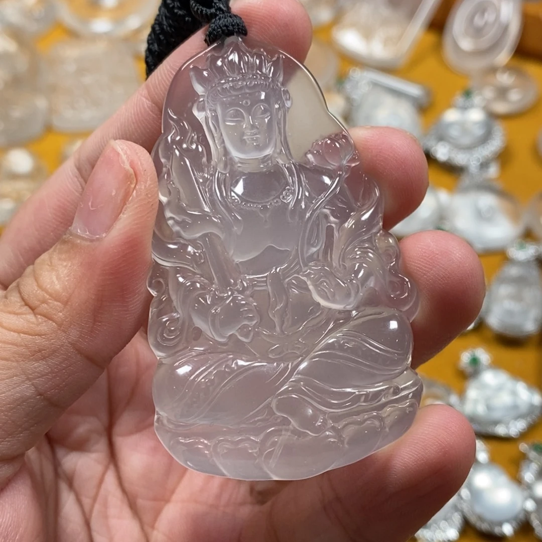 王***。石英质玉未镶嵌颈饰虚空