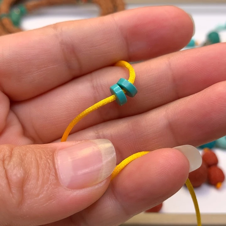 绿松石未镶嵌颈饰