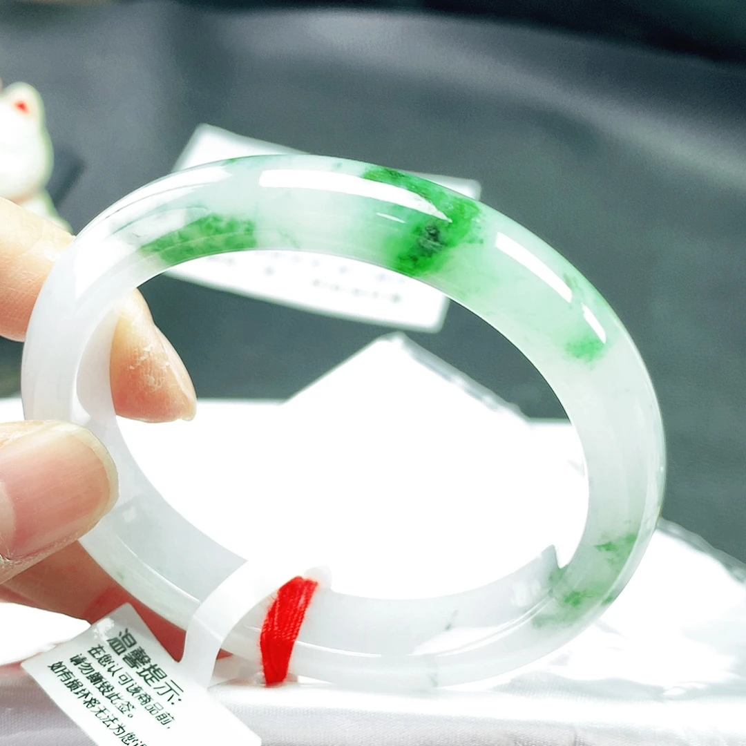 翡翠手镯未镶嵌56贵