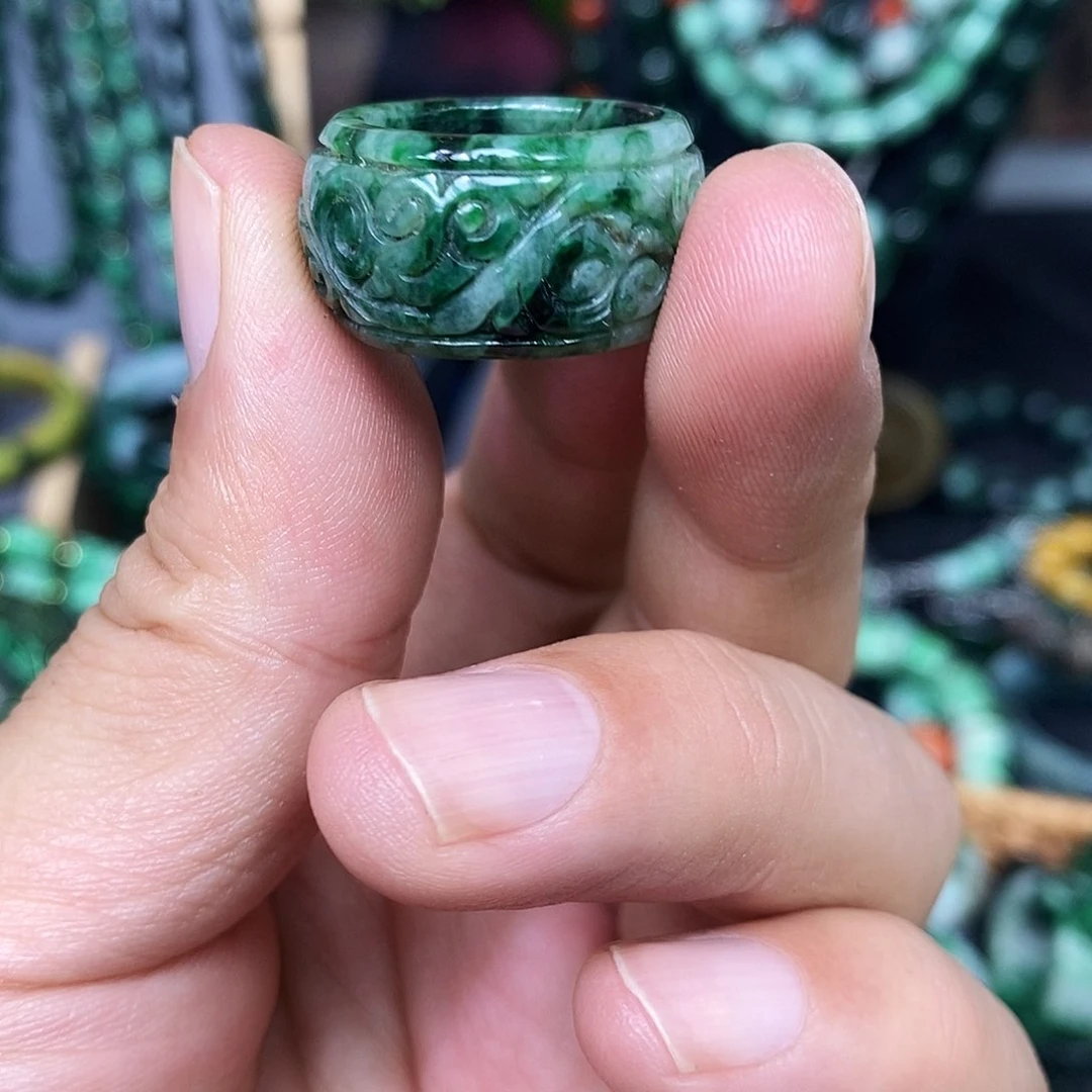 未镶嵌戒指翡翠傲*漂亮美眉