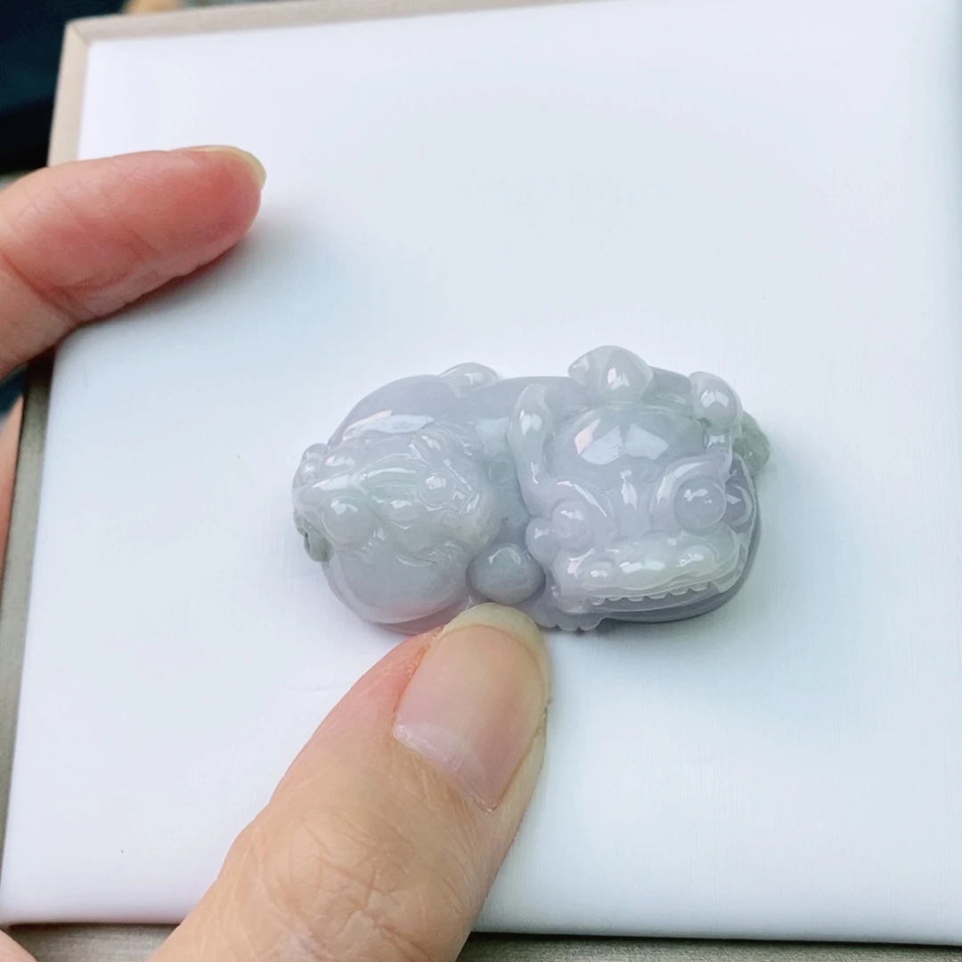 A***莓翡翠未镶嵌颈饰貔貅