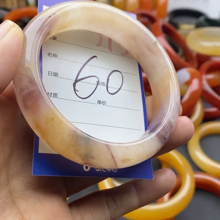 未镶嵌手镯石英质玉