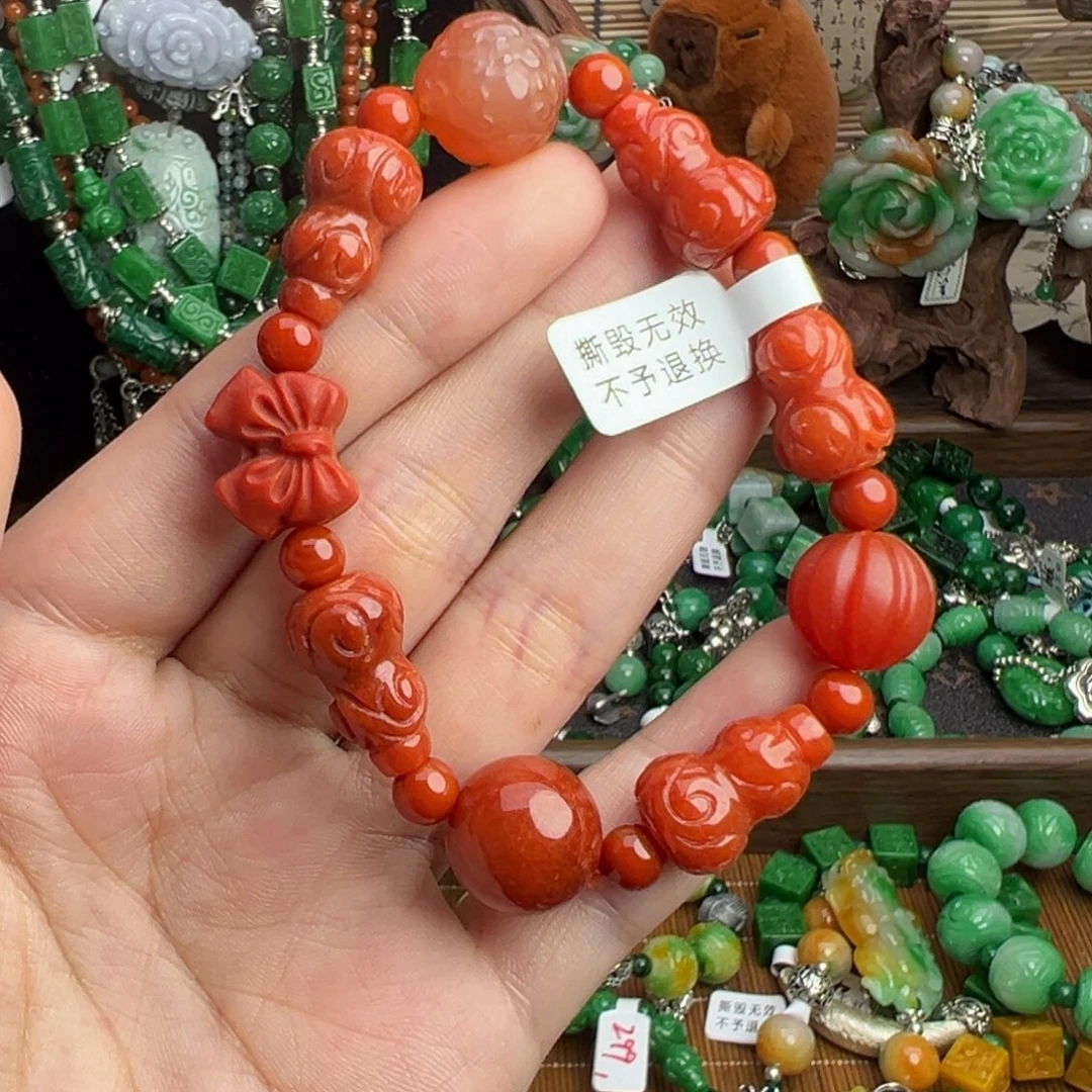 明***媚颈饰未镶嵌翡翠吊坠