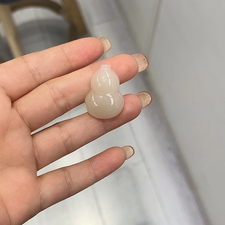 半***盖和田玉未镶嵌颈饰和田玉藕粉葫芦