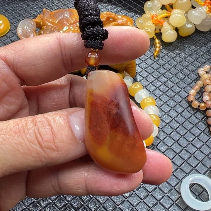 石英质玉（黄龙玉）颈饰未镶嵌