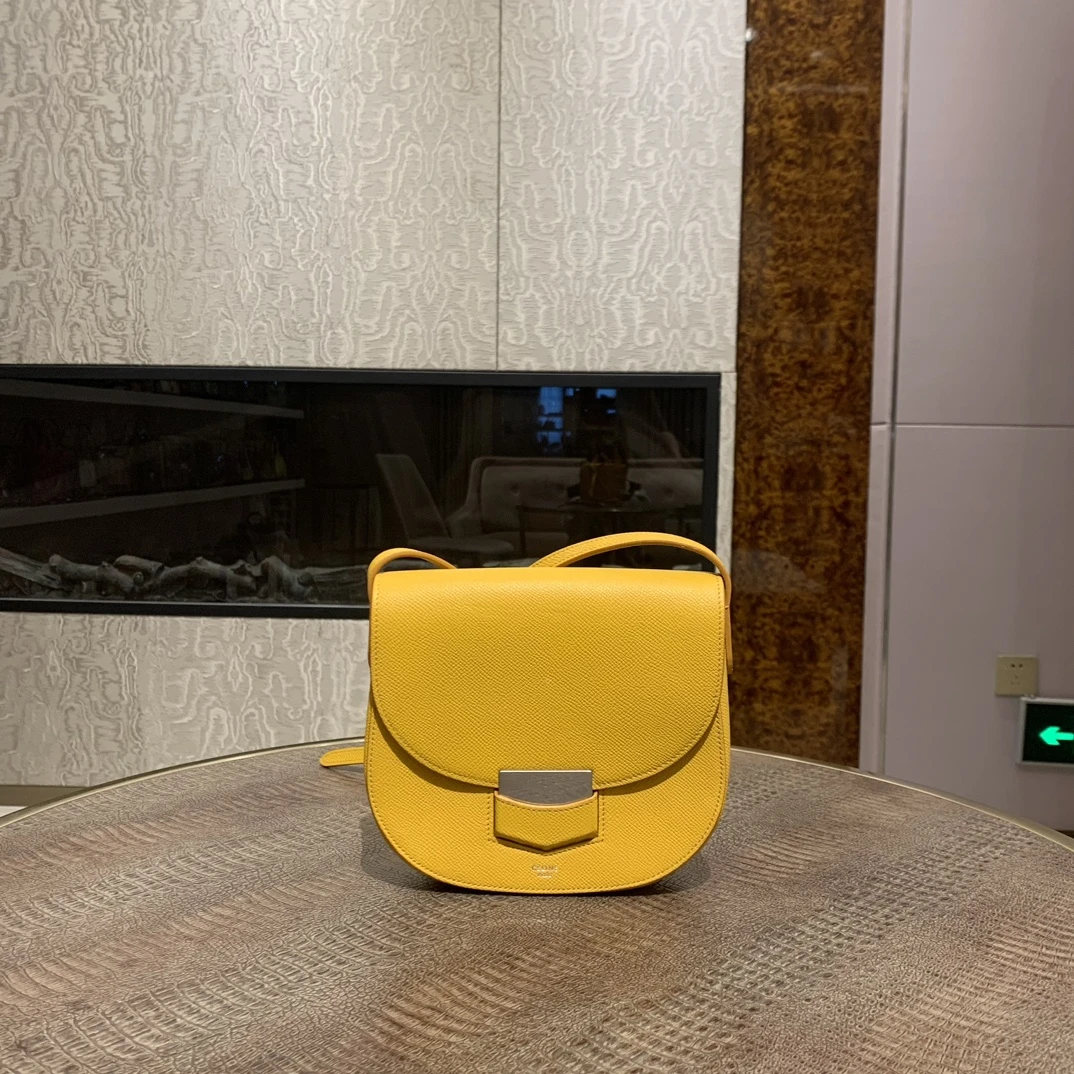 95新 Celine/思琳 celine 斜挎马鞍包/98新/NB12504