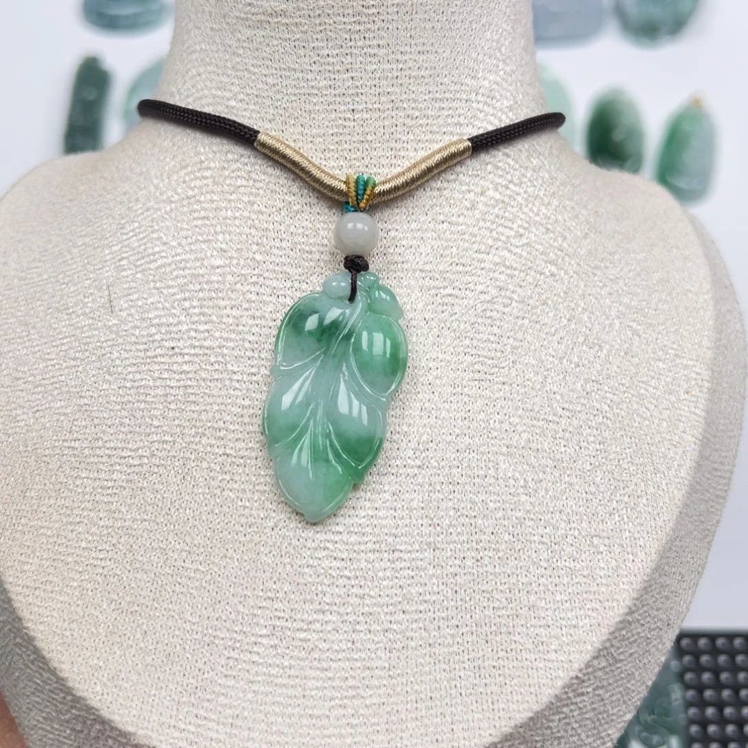 翡翠未镶嵌颈饰飘阳绿小叶子