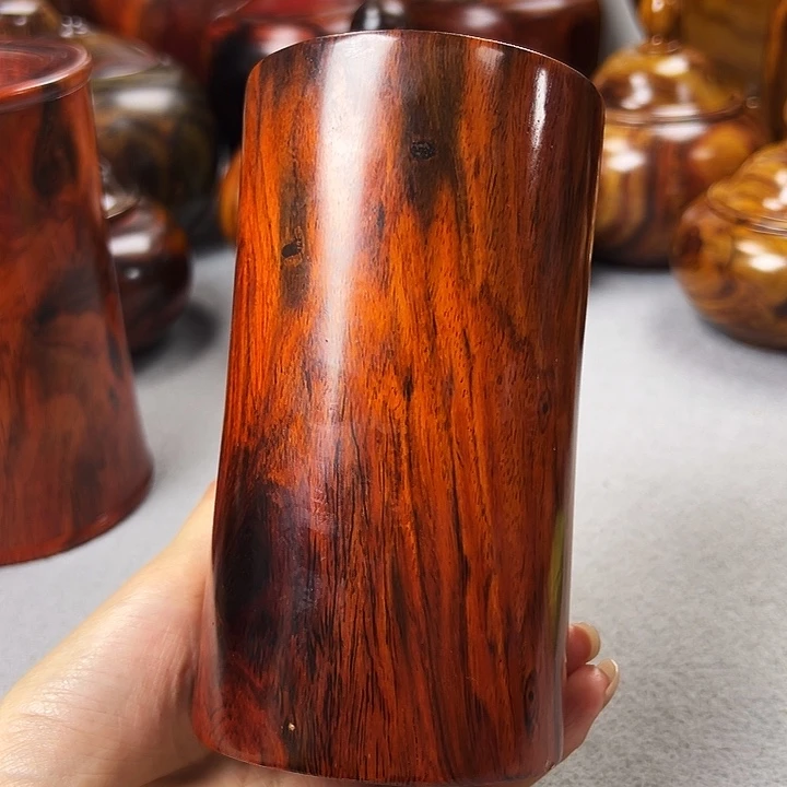 玉**天老挝大红酸枝笔筒一个