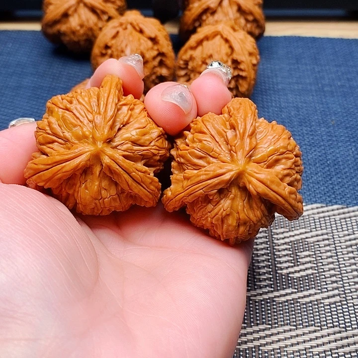 阿***鑫文玩核桃吊坠三棱