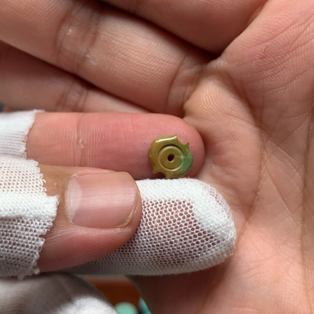 绿松石未镶嵌挂件