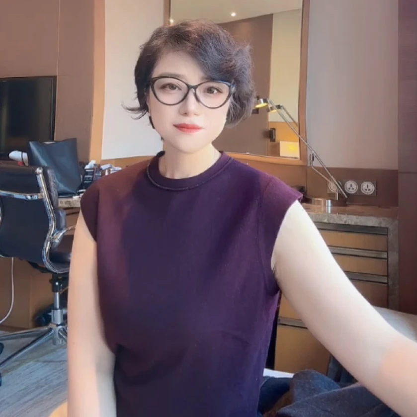 【U.M】小行星羊毛圆领小落肩针织背心羊毛背心
