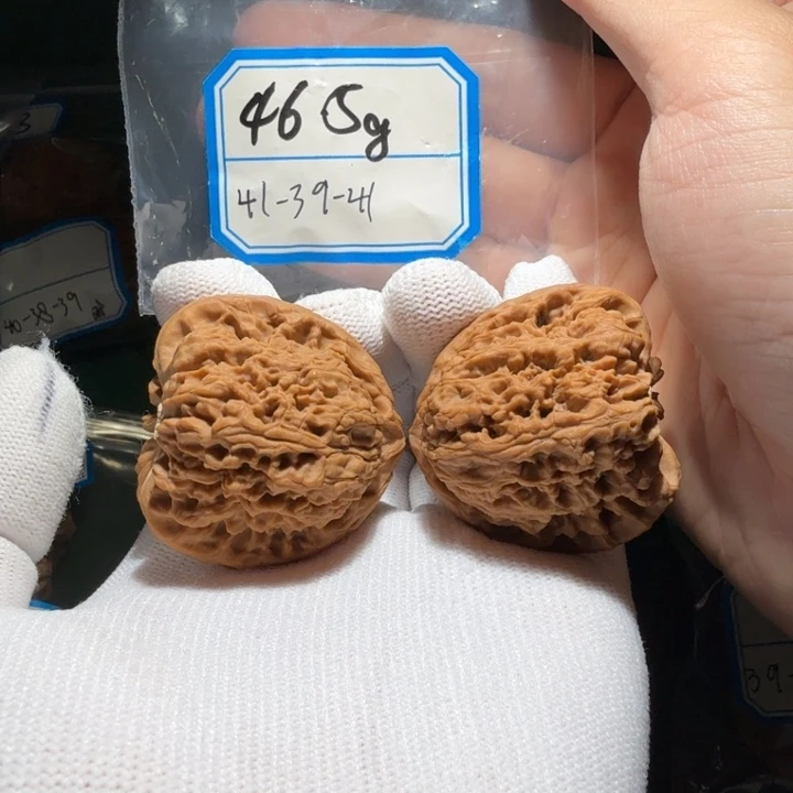 文玩核桃吊坠南疆拉丝蝴蝶23