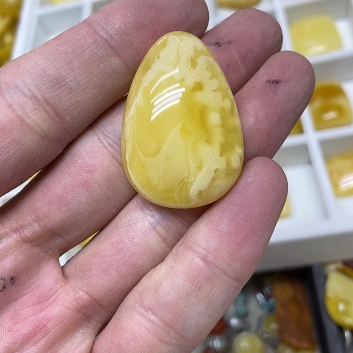蜜蜡未镶嵌裸石吊坠