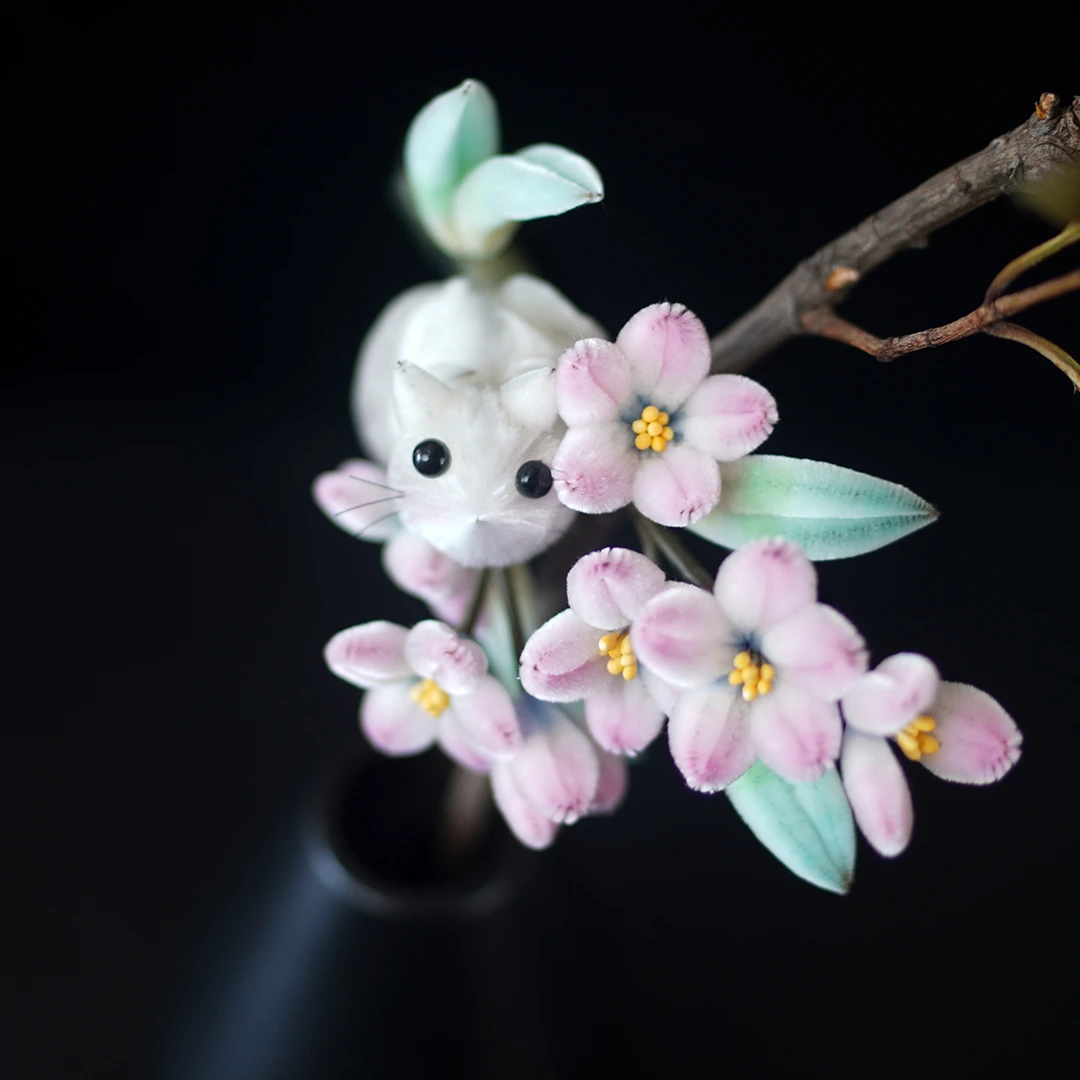 非遗绒花丨猫戏桃花 纯手工桑蚕丝线胖绒花国风新中式发边夹