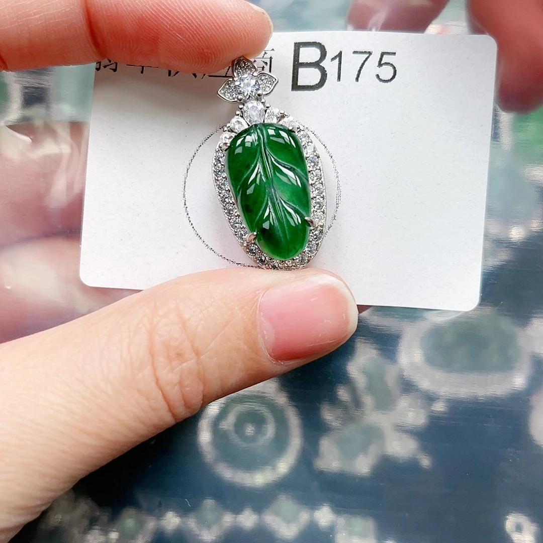 翡翠颈饰未镶嵌翡翠175