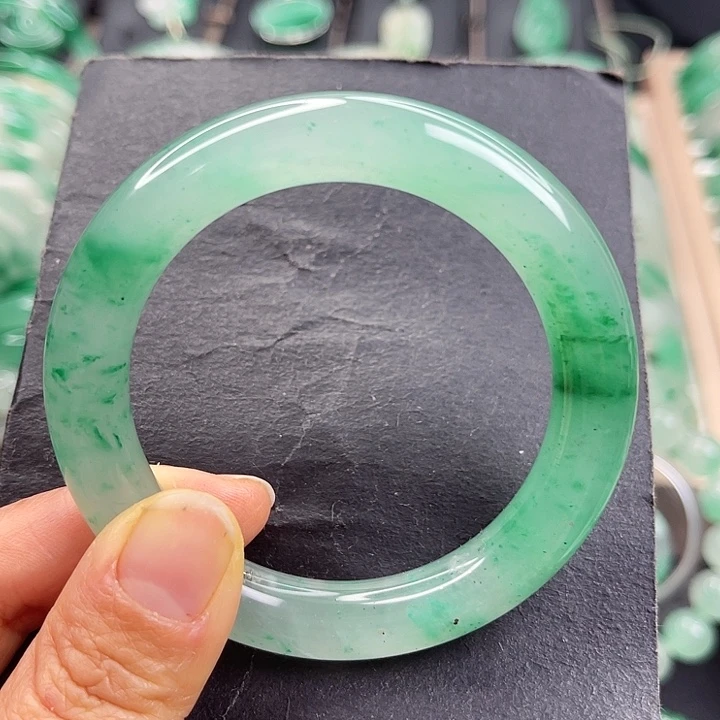 未镶嵌手镯石英质玉