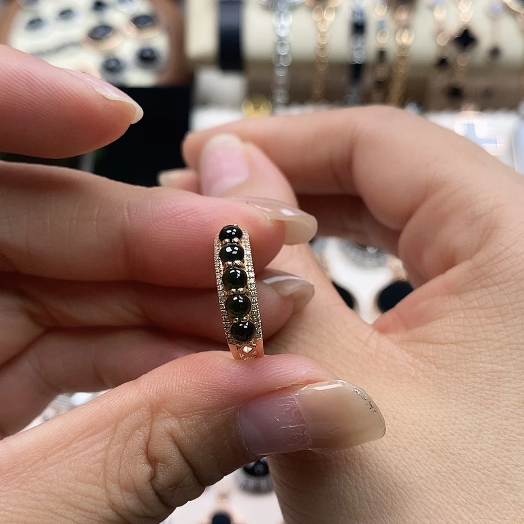 翡翠18K金镶嵌戒指