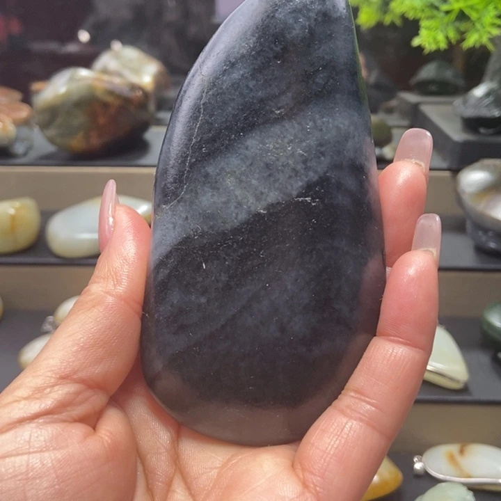 和田玉未镶嵌把件