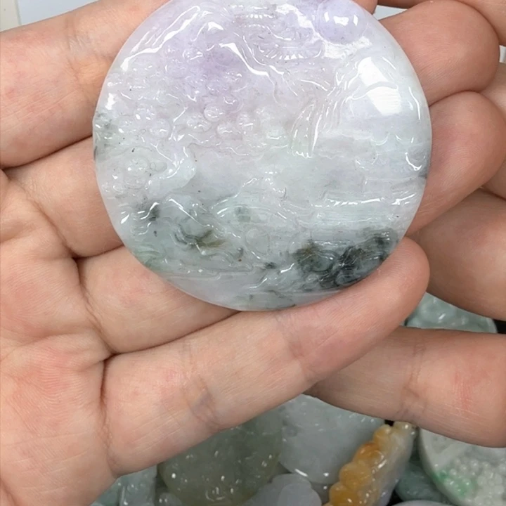 翡翠挂件未镶嵌翡翠