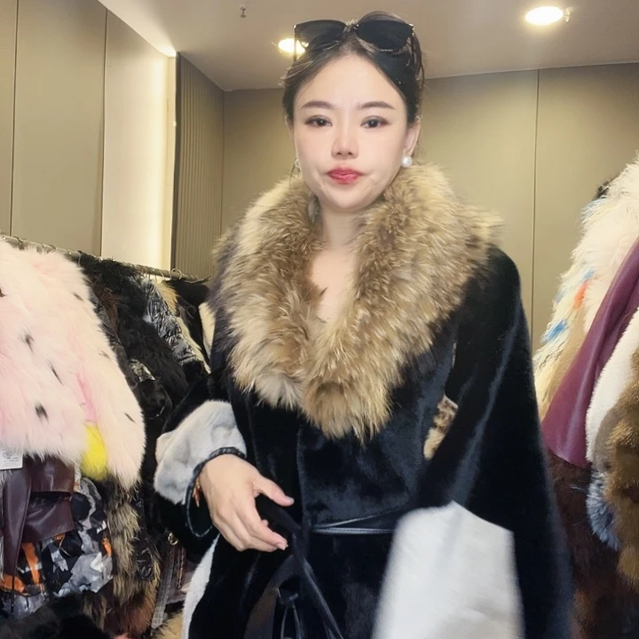 你就不能把她拉回老家看看你