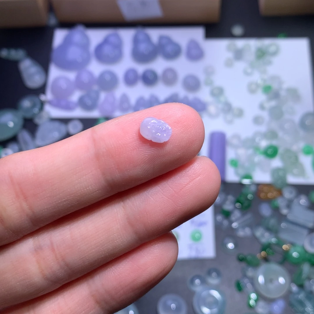 翡翠颈饰未镶嵌紫貔貅