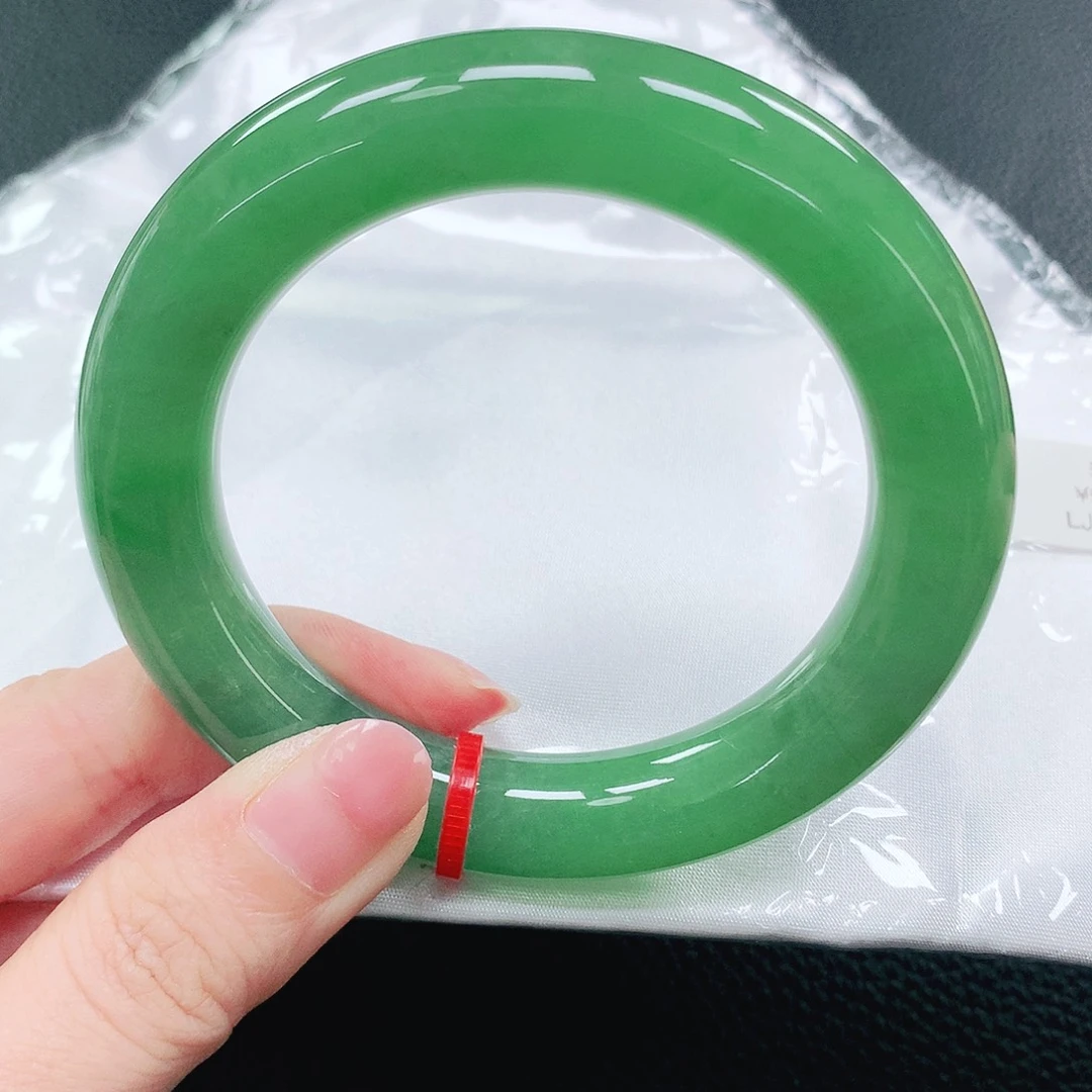 翡翠手镯未镶嵌55圈