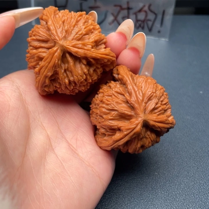 大***个文玩核桃吊坠白狮子
