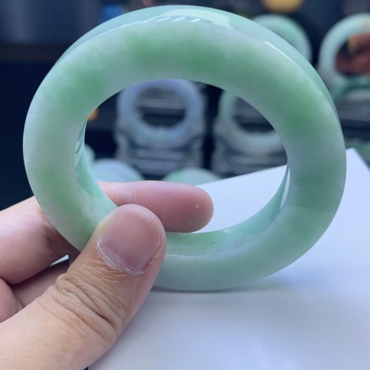 定制翡翠未镶嵌手镯