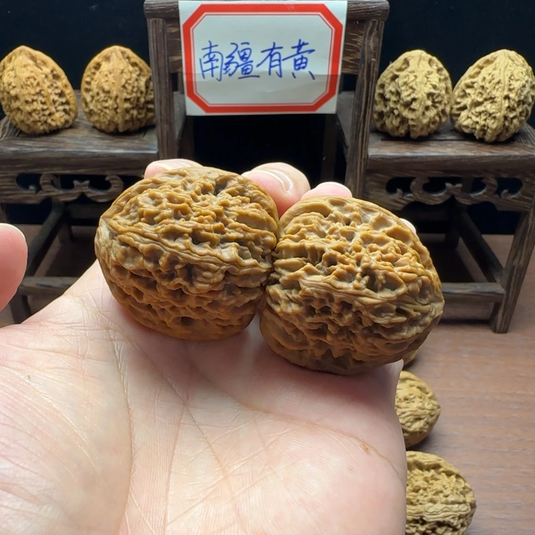 吊坠文玩核桃40奥迪炮弹  48克