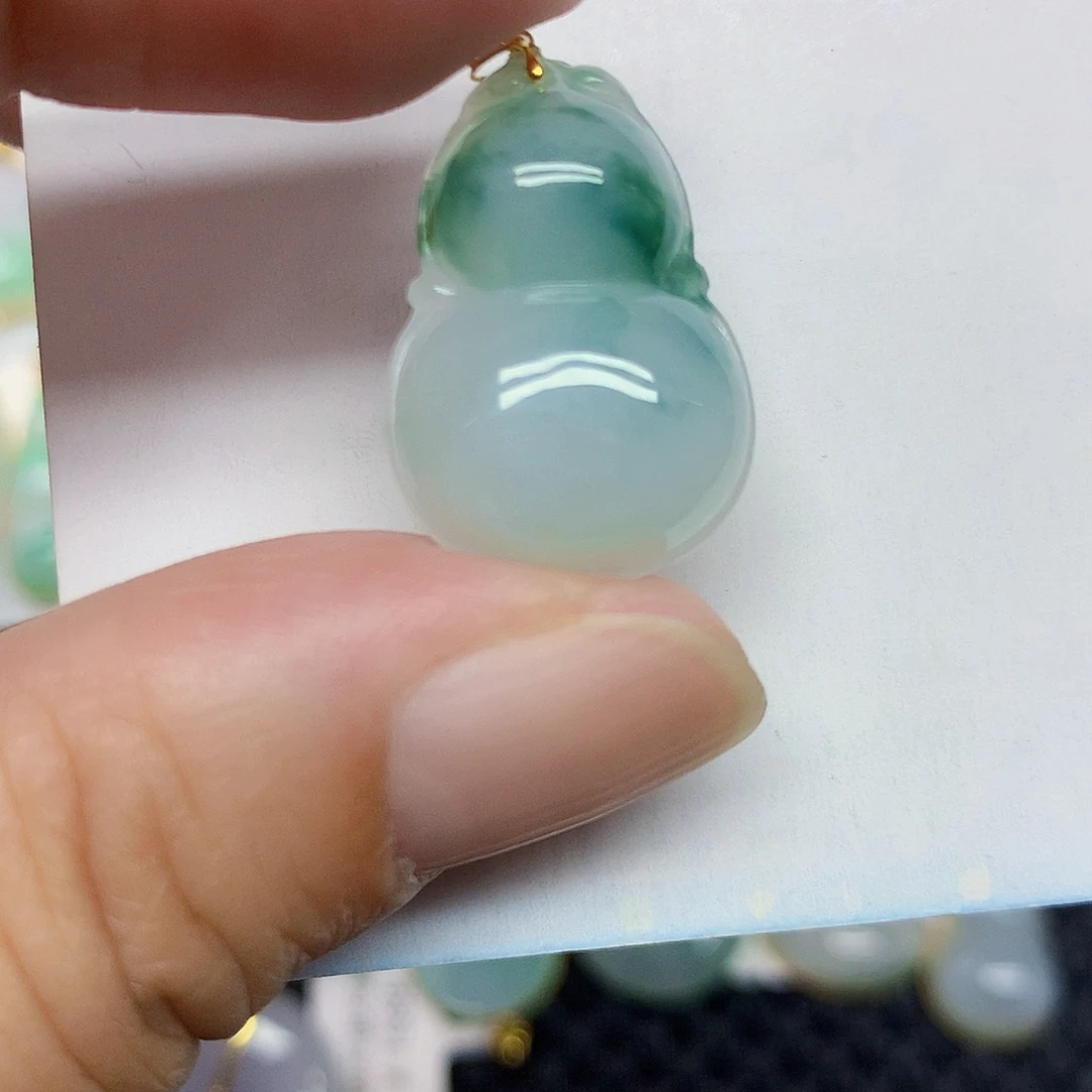 颈饰18K金镶嵌翡翠葫芦