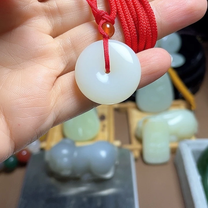 颈饰未镶嵌和田玉（糖玉）