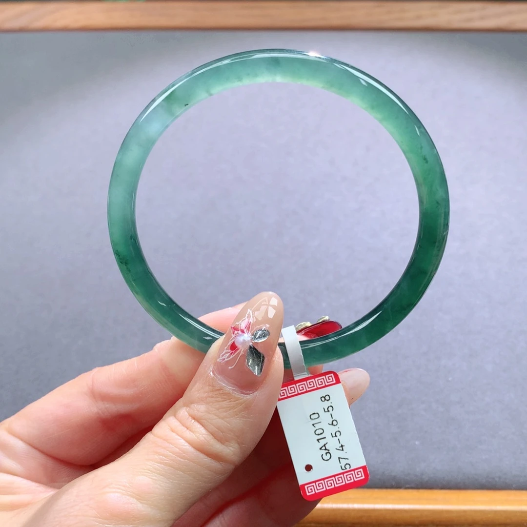 翡翠手镯未镶嵌天然翡翠手镯