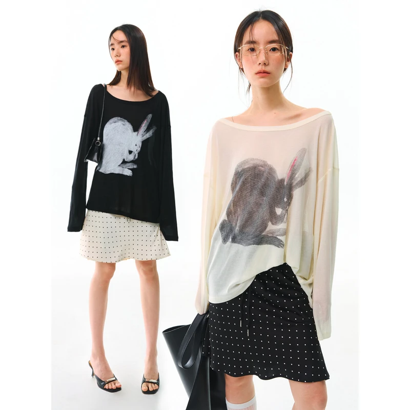 uare原创设计 啃指甲的兔兔 手绘印花大圆领宽松长袖T恤T84N9901