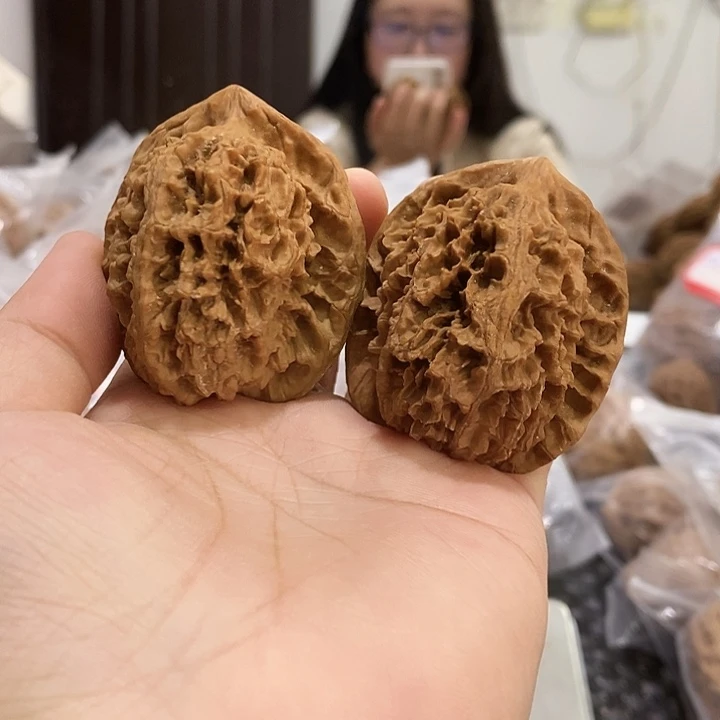文玩核桃吊坠大花42有修