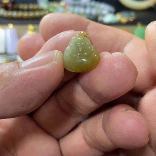 翡翠18K金镶嵌颈饰肚里藏金