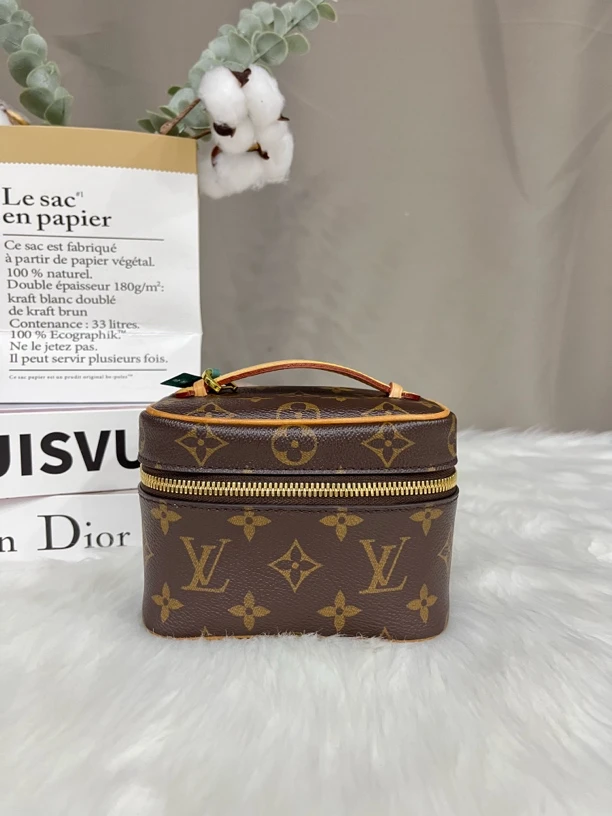 95新 LouisVuitton/路易威登 LV迷你化妆包老花nice nano斜挎包