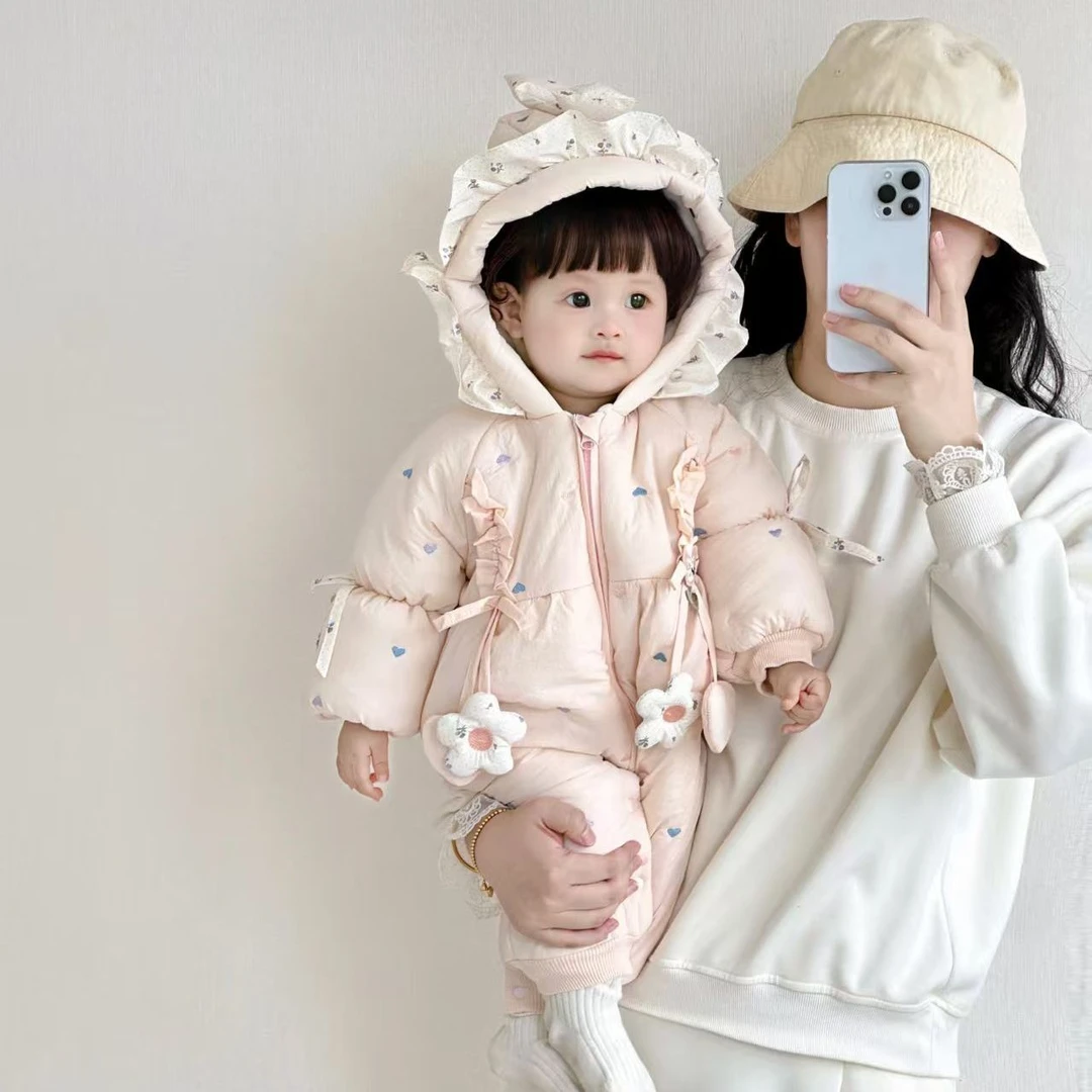 婴儿连体衣冬季加厚女宝冬装满月百天公主超萌外出服可爱棉服衣服