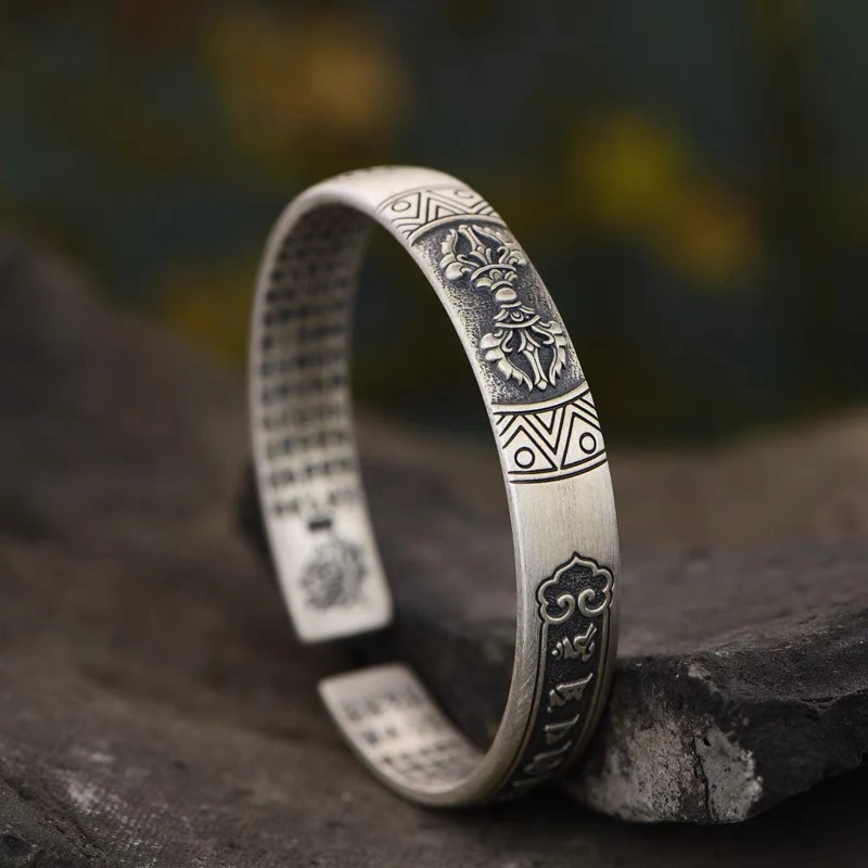 足银手镯 （云）金刚杵六字真言手镯（约40g）