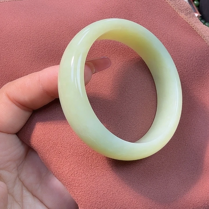 婷****未镶嵌手镯和田玉