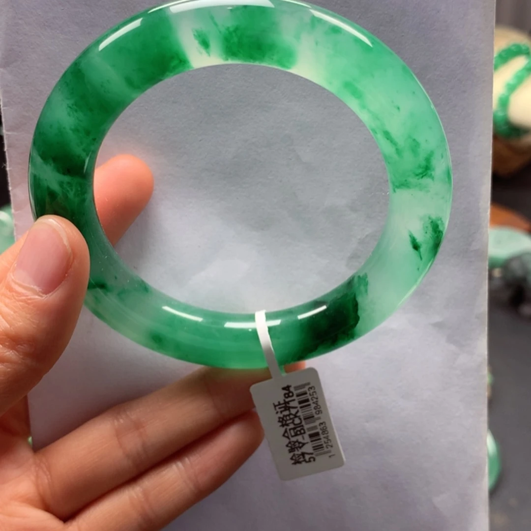 【闪购商品】未镶嵌手镯石英质玉