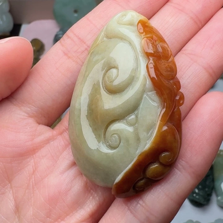 翡翠未镶嵌颈饰如意