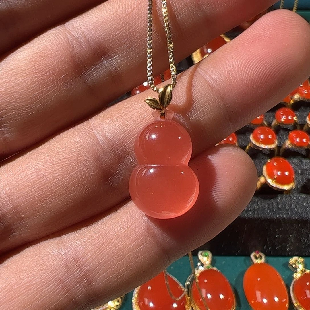 南红玛瑙18K金镶嵌颈饰