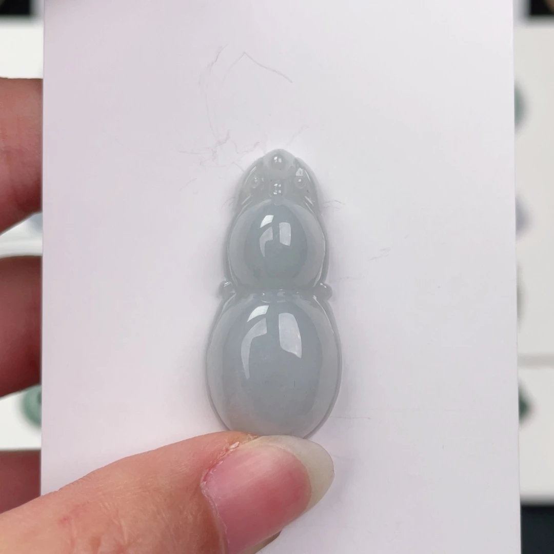 翡翠未镶嵌颈饰葫芦