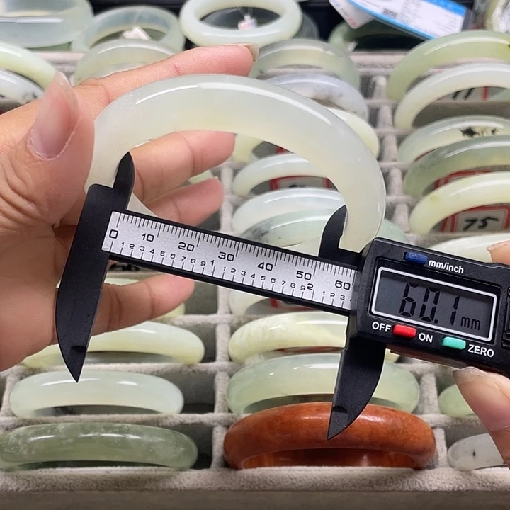 蛇纹石玉未镶嵌手镯43