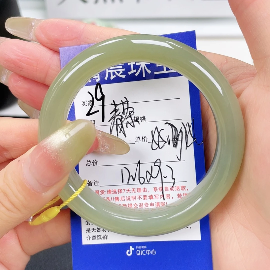 和田玉手镯未镶嵌m***?