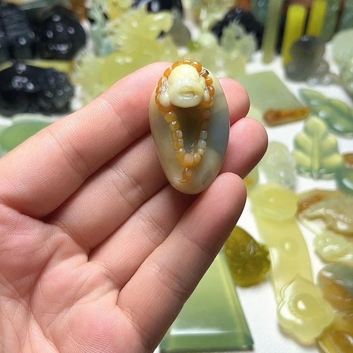 未镶嵌蛇纹石玉颈饰