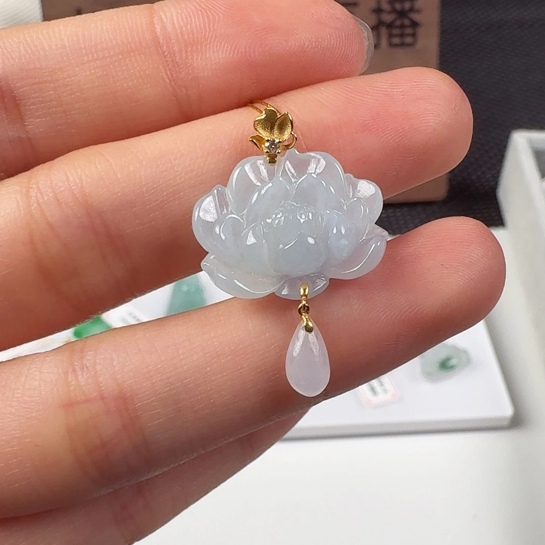 翡翠18K金镶嵌颈饰