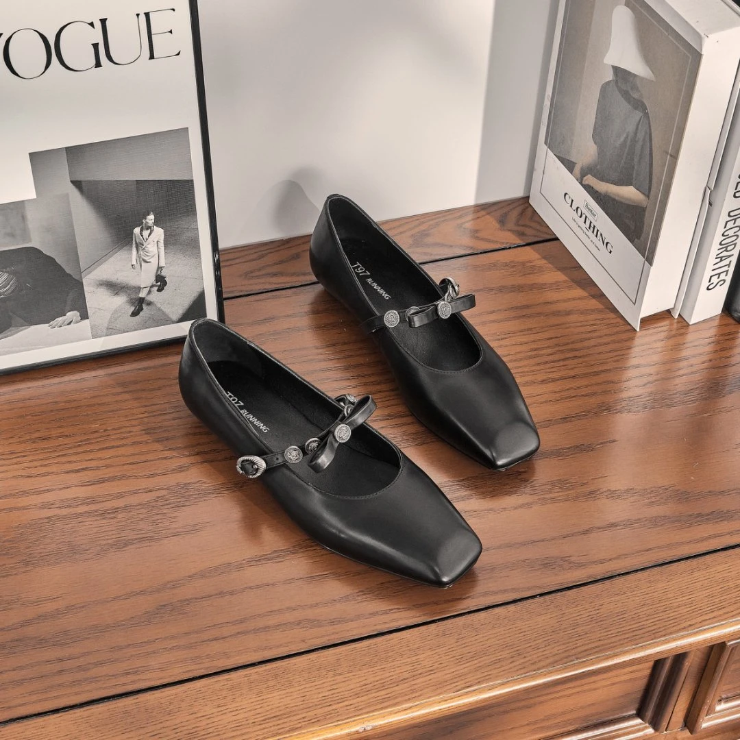 东东2025春季新款法式舒适百搭款圆头低跟浅口铆钉软底单鞋女G837