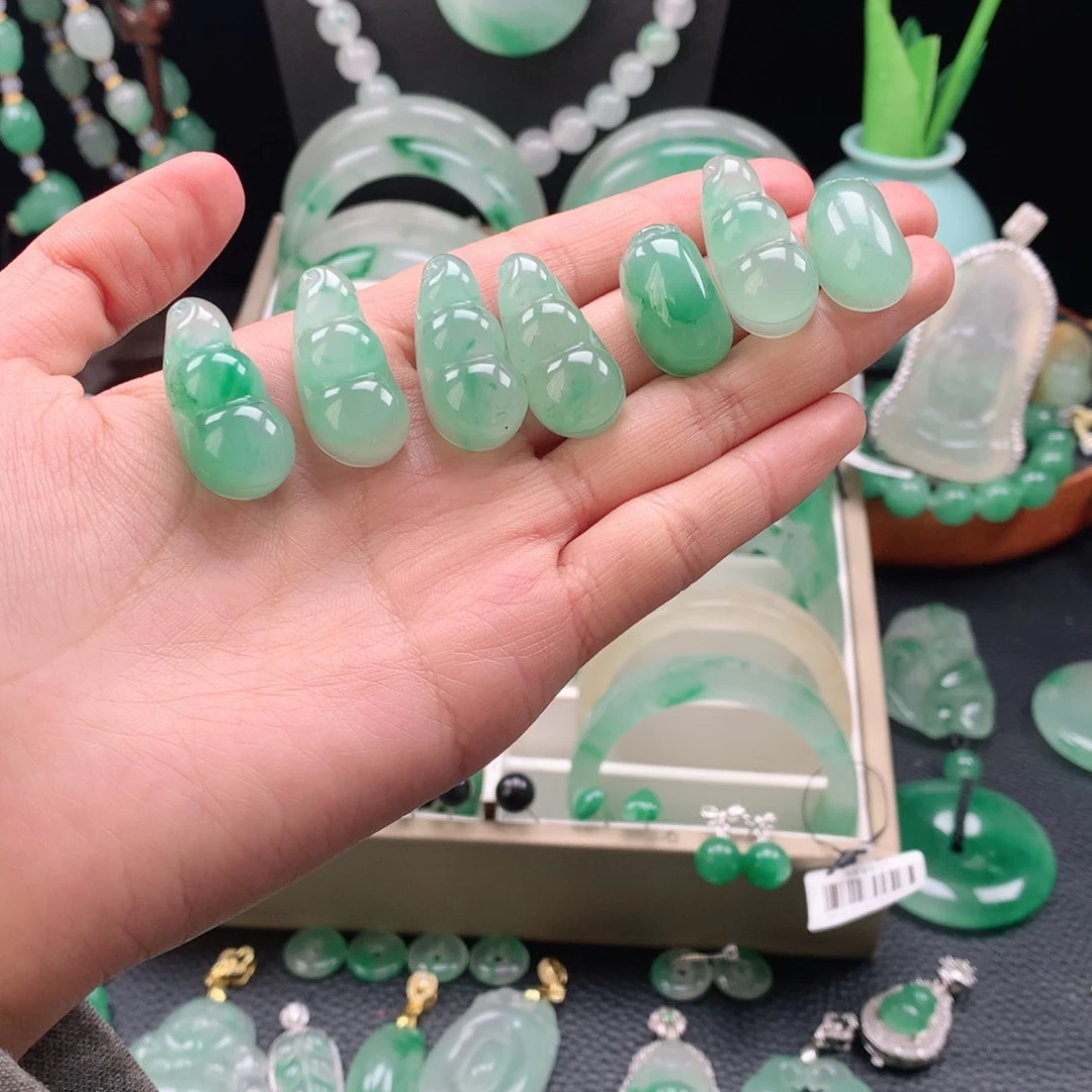 石英质玉未镶嵌颈饰